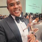 Metinee Kingpayome Instagram - Congratulations @rusameekae The world is yours, keep shining babe your amazing in every way ✨️ 💎 First LGBTQAI to be nominated in Best Male Actor Category and first to win #BestMaleActor ❤️🩷🧡💛💚💙🩵💜🤎🖤🤍 So proud of you my bestie ❤️ #นาฏราชครั้งที่15