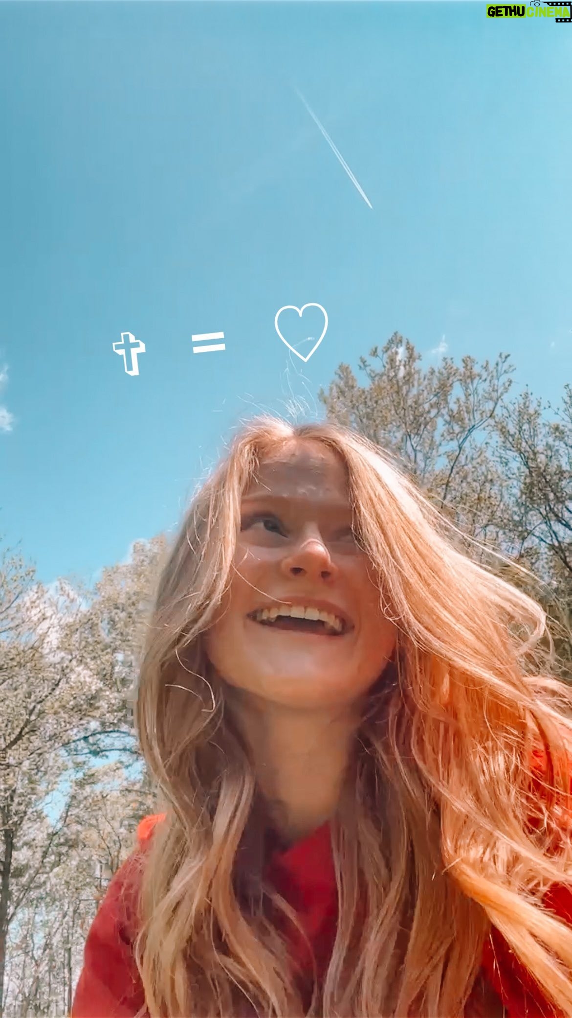 Mia Dinoto Instagram - Jesus has transformed me and my entire life and continues to do so everyday with the love He so freely gives. What He has done for me, He also wants to do for you. This is why I will never stop sharing His love❤️ • #Jesussetmefree #Christianinspiration #Jesus