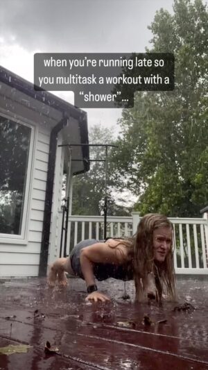 Mia Dinoto Instagram - He always provides a way⚔️🙏🏼🌧
#Christianfitness #Christian #Fitness #fyp