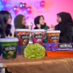 Mia Sara Nasuha Instagram - Sharing a pint of La Cremeria 😍🎉 #NestleIceCream #LACREMERIA #ShareAPint
