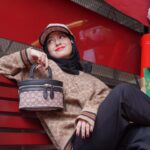 Mia Sara Nasuha Instagram - After last night, I think i'm in love with you @coach 😔🤍 🧥: @coach 📷: @danialbasirbk #CoachHoliday #CoachMYOnTheMove #CoachNY #CoachMalaysia