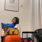 Mia Sara Nasuha Instagram - Cute right all this stuff, especially luggage tuu. Kalau korang nak boleh dapatkan dekat @watsonsmy okay. Ni memang exclusive kat Watsons aje. Tempat lain takda.😎 #LINEFRIENDS #WatsonsHaveANiceTrip #ExclusiveatWatsons @watsonsmy