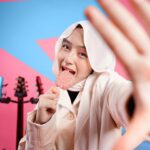 Mia Sara Nasuha Instagram – Korang!! Mia dah terPINK-at dengan the NEW KITKAT Pink aiskrim 🍓

Rasa KITKAT Pink ni memang ngam dengan taste Mia. Creamy, aromatic and refreshing! Korang cepat-cepat dapatkan sekarang tau and jangan lupa tag Mia kalau dah beli 😋.

@nestleicecream.my
#KitkatPinkIceCream