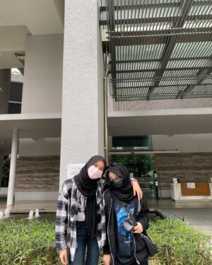 Mia Sara Nasuha Instagram - Reunion 🖤 @qistinanatisya 
.
.
.
#miasara
#miasaranasuha
#miayoutube