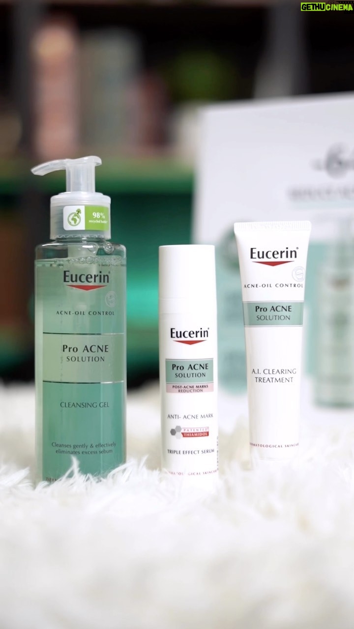 Mia Sara Nasuha Instagram - Hey korang! Mesti korang nak rasa confident and tampil bergaya selalu kan? Lagi lagi kita perempuan sangat pentingkan kulit muka kita tapiiiii korang kena confident that acne or acne marks shouldn’t stop any of you from feeling your best. Alright? Eucerin ProAcne Solution dapat membantu untuk mengurangkan jerawat dan kesan jerawat dalam masa 7 hari je! Ia terbukiti secara klinikal dapat kurangkan jerawat sebanyak 64%, kesan jerawat sebanyak 80%! The Triple Effect Serum mengandungi Salicylic Acid dan Thiamidol yang dipatenkan untuk mengurangkan jerawat dan kesan jerawat secara efektif. Good news! Eucerin and dUCk ada contest now which korang boleh stand a chance to win prizes worth up to RM1,000 including Watsons voucher and 1 dUCk Frappe Shawl! How to join? 1) Korang kena purchase produk Eucerin ProAcne Solution di Watsons 2) Send gambar receipt dekat 016-7960380 Contest is open dari 1st November till 30th November 2022 so good luck guys and check Eucerin FB for more info! @eucerin_my @watsonsmy #MyEucerin #ProACNESolution #LifechangingSkincare #EucerinxdUCk