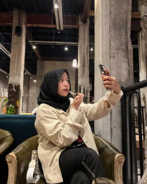 Mia Sara Nasuha Instagram - pov: You went to a cafe with me.. ☕️
.
.
.
#miasara
#miasaranasuha
#miayoutube