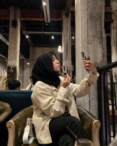 Mia Sara Nasuha Instagram - pov: You went to a cafe with me.. ☕️ . . . #miasara #miasaranasuha #miayoutube