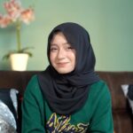 Mia Sara Nasuha Instagram - Kadang-kadang bila dah terlampau sibuk dengan jadual harian, mestilah kita nak something yang dapat recharge balik tenaga kita kan. Mia nak share dengan korang ni apa yang Mia minum☕ Mestilah dengan MILO 3in1, dengan rasa lebih coklat, malt dan susu. Tapi Mia nak something different. Mia jadikan NESLO! Sedapp tauu. Korang kena try tauu. Confirm tak menyesal 😍 Ada banyak lagi variasi MILO untuk korang try okiee.Jangan lupaa beli! ✨ #JomMinumMILO #PSJSahabatMILO @milo_malaysia