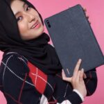 Mia Sara Nasuha Instagram - A day with a HUAWEI MatePad 10.4" is so easy! Tak perlu lagi risau dengan beg berat dan battery yang cepat drain. Mia nak marathon drama favorite Mia pun dah tak perlu risau dah, kat mana mana pun boleh #HUAWEIMatePad #MPencil2ndGen Beli sekarang dari RM1,299 @huaweimobilemy