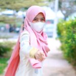 Mia Sara Nasuha Instagram - Dah lama Bazar tak meriah macam ni kan? Mia pun happy dapat interact dengan Kakak & Abang kat sini. Siap package sekali kena sakat! 🤣 Tapi takpalah, asalkan Mia dapat #KongsiRezeki dengan semua! 😁Haa ni Mia nak ingatkan sikit, puasa tu puasa jugak tapi jangan terlupa consume Vitamin C okay? Kalau Mia, mestilah #VIDAC! Extra kick minum time puasa ni, so refreshing & tasty! 💛🧡💚💖