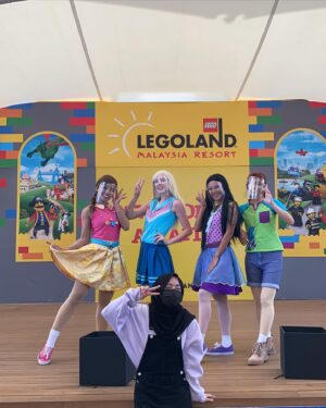 Mia Sara Nasuha Instagram - day 1 at @legolandmalaysia !! More adventures to go! 🥳
.
.
.
#miasara
#miasaranasuha
#miayoutube