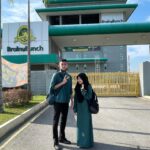 Mia Sara Nasuha Instagram - Yeayyy. Today is my last day. IGCSE dah habis so ambik la gambar kenangan depan sekolah. I am a high school student no more. College life soon 😊 . . . #miasara #miasaranasuha #miayoutube