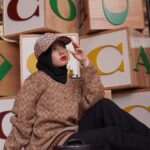 Mia Sara Nasuha Instagram - After last night, I think i'm in love with you @coach 😔🤍 🧥: @coach 📷: @danialbasirbk #CoachHoliday #CoachMYOnTheMove #CoachNY #CoachMalaysia