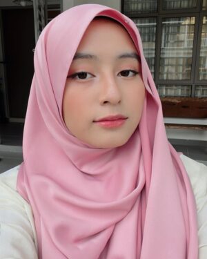 Mia Sara Nasuha Instagram - belum raya dah pakai baju raya ni macam mana ehhh