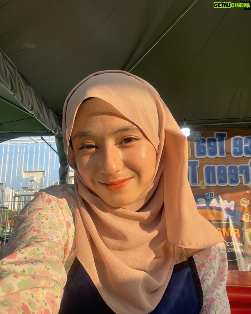 Mia Sara Nasuha Instagram - day 2 at Tapak Pesta Penang Sungai Nibong!! Mia ada sini sepanjang ramadhan, jemput datang naaaa. 4pm-12am