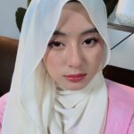 Mia Sara Nasuha Instagram – ada siapa plan nak pakai pink tak raya tahun ni?
