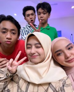 Mia Sara Nasuha Instagram - haih macam macam perangai masing masing 🤣 . . . #miasara #miasaranasuha #miasaranasuha