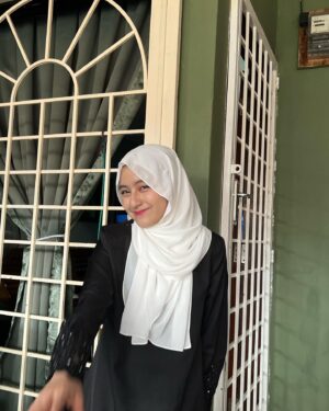 Mia Sara Nasuha Instagram - no more cov-EID !! Selamat Hari Raya everyone 🌙!! Maaf Zahir dan Batinn
.
.
.
#miasara
#miasaranasuha
#miayoutube
