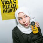 Mia Sara Nasuha Instagram - VIDA C disisi, imuniti dilindungi 🧡 #jomsapotlokal @vidamalaysia