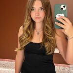 Mia Talerico Instagram - Thanks @netflix for inviting me to the screening of The Curse of Bridge Hollow #thecurse #thecurseofbridgehollow #halloween 🎃👻Loved it and you will too🎃Out October 14 on Netflix #bathroomselfie