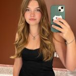 Mia Talerico Instagram - Thanks @netflix for inviting me to the screening of The Curse of Bridge Hollow #thecurse #thecurseofbridgehollow #halloween 🎃👻Loved it and you will too🎃Out October 14 on Netflix #bathroomselfie