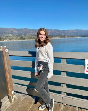 Mia Talerico Instagram - Enjoying winter break 💚How are you spending the holidays?😊#smile #happyholidays #wintersolstice #family #friends