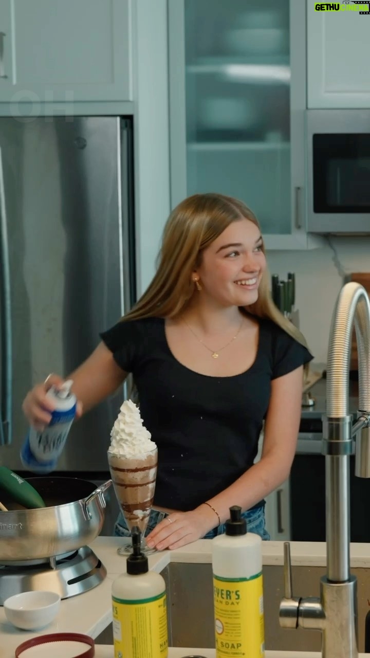 Mia Talerico Instagram - Someone likes a lotta whipped cream🤣