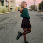 Mia Talerico Instagram - Strike a pose 💚🎄#happyholidays #smile