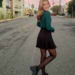 Mia Talerico Instagram - Strike a pose 💚🎄#happyholidays #smile