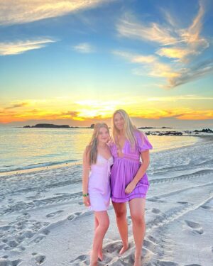 Mia Talerico Instagram - Purple Haze♍️💜👾#sunset #puntamita #casaeclipse @casaeclipse