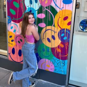 Mia Talerico Instagram - Something to smile about 😊#pink