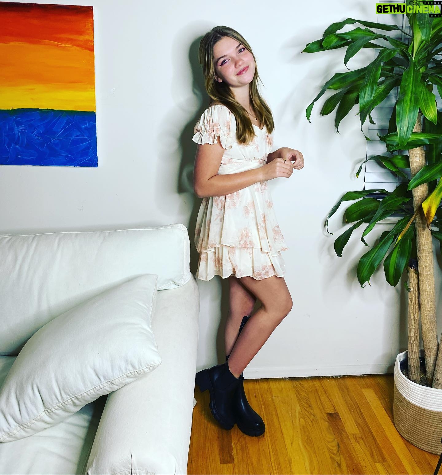 Mia Talerico Instagram #mondaymood #smile Gethu Cinema