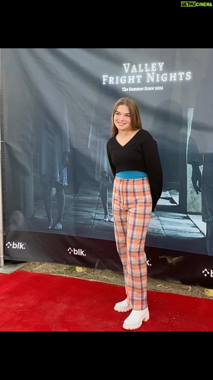 Mia Talerico Instagram - Scare maze did not disappoint 🤡Watch til the end to learn my mom’s biggest fear @valleyfrightnights #valleyfrightnightsvip #summer #scared #clown #scream #fear #clown