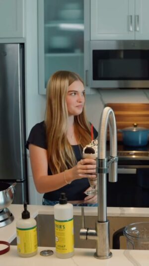 Mia Talerico Instagram - On a scale of 1 to 10……..😂😂😂#milkshake #honesty #recipe #charlieduncan #gabeduncan Gotta watch the video for more 😊