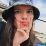 Mica Suárez Instagram - Quería sacarme fotos con el gorrito 👒