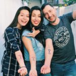 Mica Suárez Instagram - Las tres mellizas 🌝 Gracias por estar siempre para mi, por nunca dejarme sola, los amo @christiansuarez12 @belen.suarez12 🙏🏻❤️ Acabo de subir el video a mi canal, si quieren ver el tatuaje más detalladamente y saber su significado entren al link en mi bio 💕