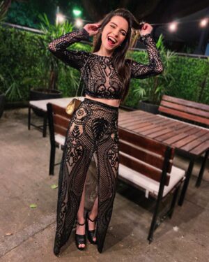 Mica Suárez Instagram - Pocas veces me van a ver así de elegante (? Jajaja
•
•
•
•
👗: @pupetete 💄: @soydanisuarez