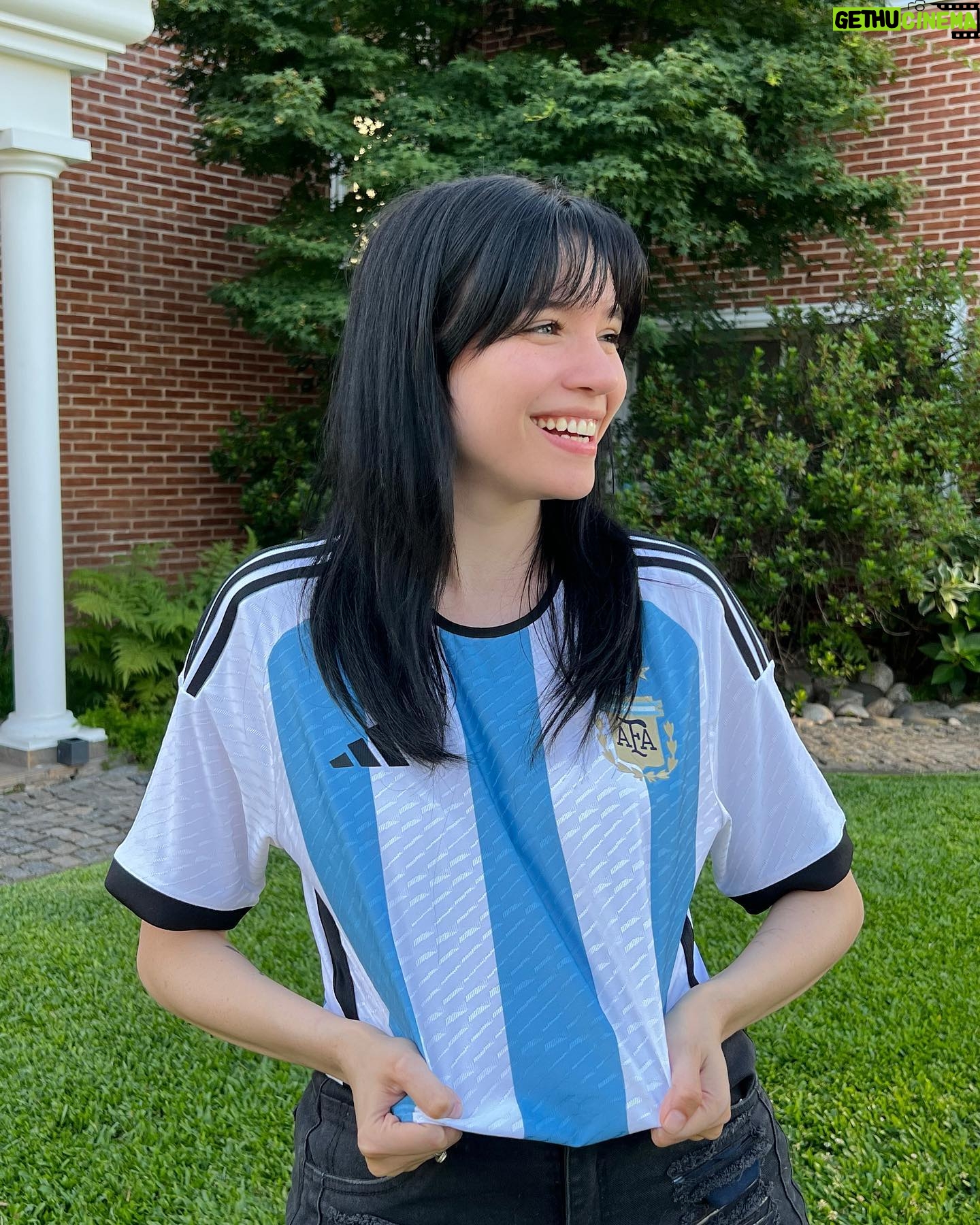 Mica Suárez Instagram - SOMOS CAMPEONES, ESTO ES HISTORICO, QUE HERMOSO SER ARGENTINA ❤️😭🇦🇷