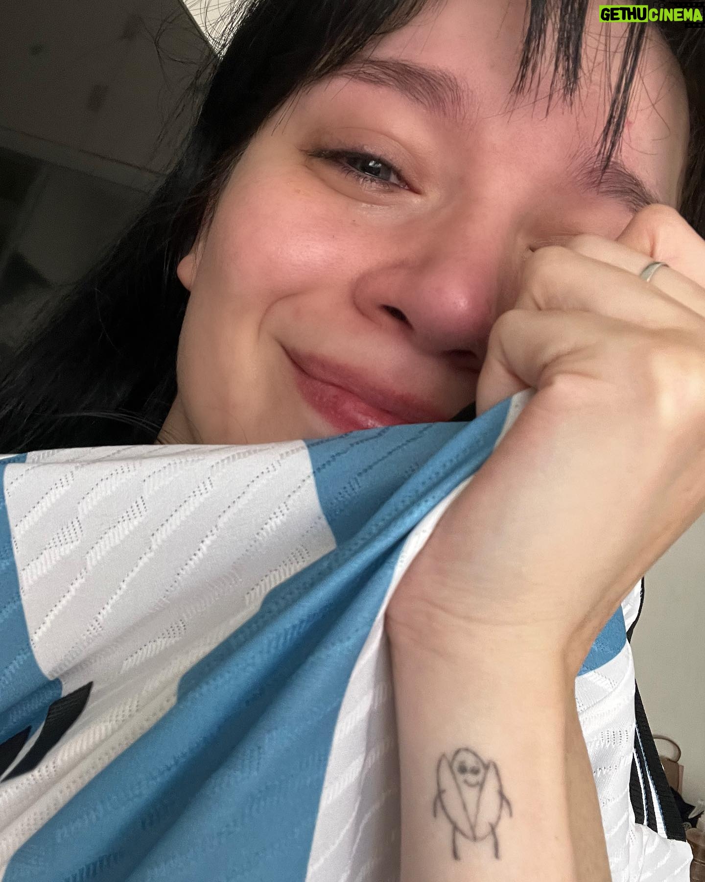 Mica Suárez Instagram - SOMOS CAMPEONES, ESTO ES HISTORICO, QUE HERMOSO SER ARGENTINA ❤️😭🇦🇷