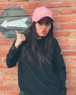 Mica Suárez Instagram - me gustan las gorras rosas🌸