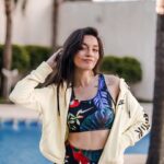 Mica Suárez Instagram - Miren como cambio si me ponen el pelo para el otro lado :o 💐🌺❤️ • • • 📷: @rtphotoshoot 💄: @soydanisuarez
