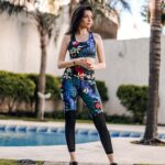 Mica Suárez Instagram - Miren como cambio si me ponen el pelo para el otro lado :o 💐🌺❤️ • • • 📷: @rtphotoshoot 💄: @soydanisuarez