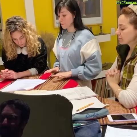 Mica Suárez Instagram - bueno, quiero contarles que soy parte de el homenaje a Tita Merello, no puedo estar mas feliz de ser parte de este proyecto tan lindo con gente hermosa y talentosisima❤️ ES MI PRIMER MUSICAL GENTEEEEE ENTIENDEN ESO??🥺 que desafio cheeee, que nervios pero que feliz estoy, si quieren comprar las entradas están en el ig @tita.elmusical , los esperamos ahí ❤️🥰 PD: pedazo de fotones te mandaste @machadito_arte 👑❤️