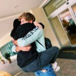 Mica Suárez Instagram - no tengo palabras para expresar lo feliz y agradecida que estoy de haber podido ser parte de este proyecto hermoso con esta gente tan linda, me reí en este mes lo que no me reí en el año jajajajajaj me vine a mi país con las energías súper renovadas, gracias por haber hecho este proyecto de los más lindos hasta ahora, los quiero cabezas de pene, a cada uno de ustedes ❤️🥺 ojalá la vida nos encuentre trabajando a todos juntos de nuevo 🙏🏻 gracias @enchufetv @elorlandoherrera por confiar, estoy segurísima que la peli va a quedar increíble, el equipo fue un amor en todo momento, y cuando las cosas se hacen con amor salen bien ❤️🙏🏻 #enchufepelicula #enchufeTv 🥺