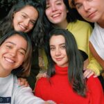 Mica Suárez Instagram - no tengo palabras para expresar lo feliz y agradecida que estoy de haber podido ser parte de este proyecto hermoso con esta gente tan linda, me reí en este mes lo que no me reí en el año jajajajajaj me vine a mi país con las energías súper renovadas, gracias por haber hecho este proyecto de los más lindos hasta ahora, los quiero cabezas de pene, a cada uno de ustedes ❤️🥺 ojalá la vida nos encuentre trabajando a todos juntos de nuevo 🙏🏻 gracias @enchufetv @elorlandoherrera por confiar, estoy segurísima que la peli va a quedar increíble, el equipo fue un amor en todo momento, y cuando las cosas se hacen con amor salen bien ❤️🙏🏻 #enchufepelicula #enchufeTv 🥺