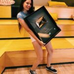 Mica Suárez Instagram - Me llamaron de las oficinas de Google diciendo que tenían una sorpresilla para mí, MIREN LO QUE ES ESA PRECIOSURA PAPAAAAA! Nuestra placa del millón ❤️😍 no me alcanzan las palabras para agradecerles! ❤️ (si, es muy pesada pero no tanto, estaba exagerando un poquitito)