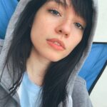 Mica Suárez Instagram - ya me encariñe con el negro 💆🏻‍♀️