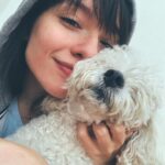 Mica Suárez Instagram - ya me encariñe con el negro 💆🏻‍♀️