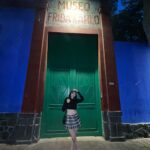 Mica Suárez Instagram - un breve resumen de mi visita a México🇲🇽😍 1: no hay nada para decir solo aproveche la golden hour 2: la foto típica con el Ángel (se que no se ve mucho el monumento, fue culpa de marti) 3: fotito con marti haciéndonos las lindas 4: 💜 5: en el Gran hotel de LCDM (me pareció una hermosura) 6: guacamole con chapulines (grillos🦗) nunca me dejó de sorprender como los comen como si fueran papitas 7: no mg mucho como salgo en esta foto pero marti dijo q es un fotón así q la subo confiando en su criterio 8: luciendo la ropa hermosa de @47street 🖤 9: Foto en el museo de Frida🙏🏻 (estaba cerrado así q no entramos) 10: marti haciendo pis en la calle