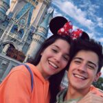 Mica Suárez Instagram - fuimos novios por 24hs con esta cabeza de caquita, vayan a verlo en nuestros canales ❤️✨